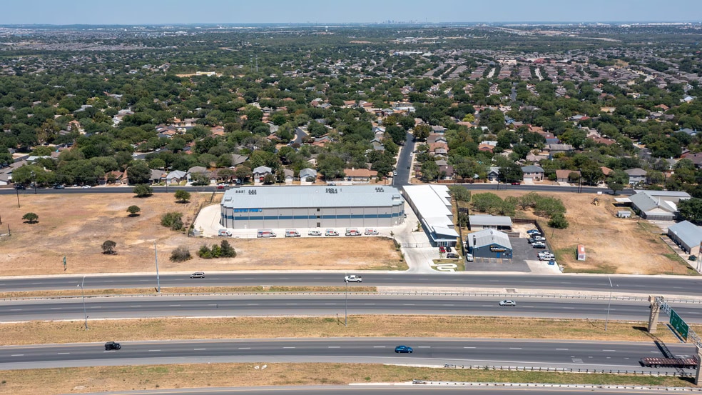 3426 W Loop 1604 S, San Antonio, TX à louer - Photo de l’immeuble – Image 2 sur 10