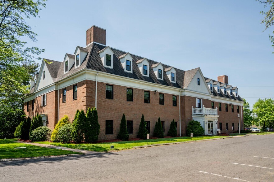 30 Jordan Ln, Wethersfield, CT à louer - Photo de l’immeuble – Image 1 sur 23