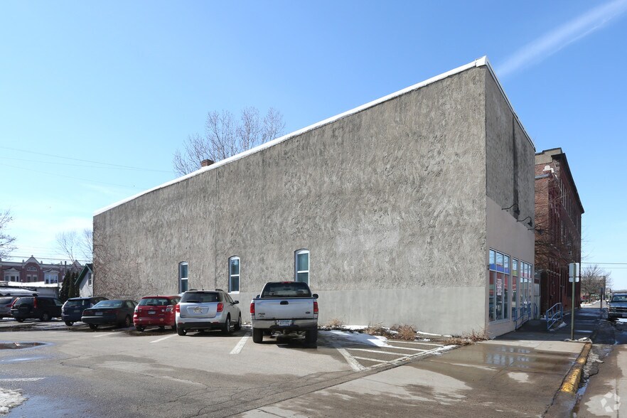 163 E 2nd St, Winona, MN à vendre - Photo de l’immeuble – Image 2 sur 3
