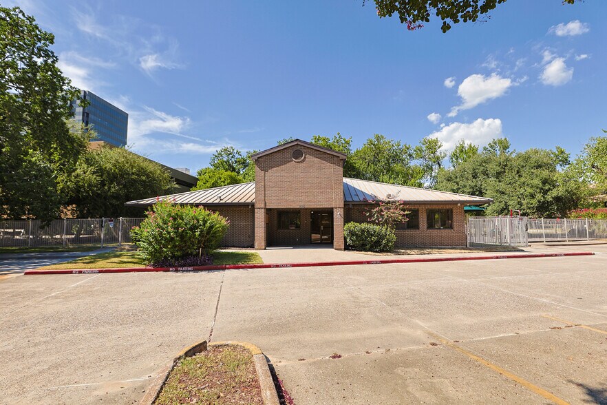225 Benmar Dr, Houston, TX à vendre - Photo de l’immeuble – Image 2 sur 36