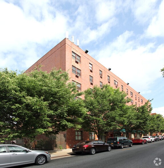 360 Snediker Ave, Brooklyn, NY à louer - Photo de l’immeuble – Image 2 sur 9