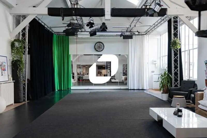 Local d’activités dans Ivry-sur-Seine à louer Photo de l’immeuble– Image 1 sur 9