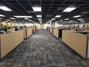 21540-21622 Plummer St, Chatsworth, CA à louer Photo intérieure– Image 2 sur 10