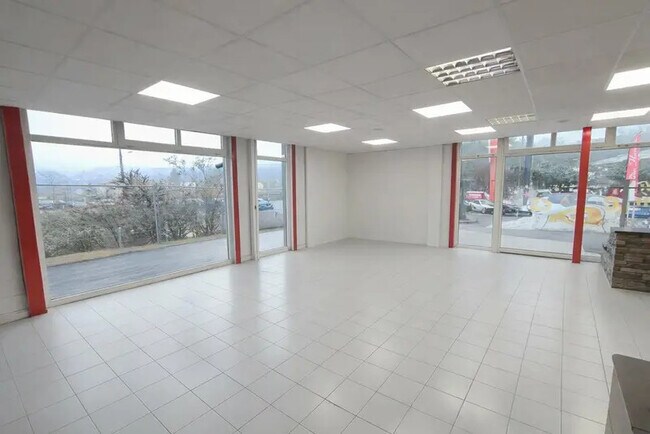 Plus de détails pour Local commercial à vendre