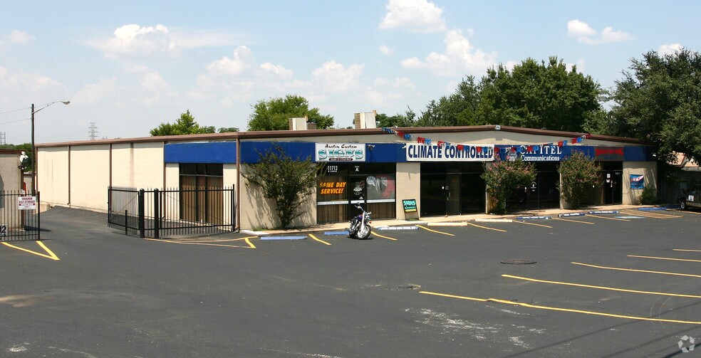 11712 N Lamar Blvd, Austin, TX à louer - Photo de l’immeuble – Image 3 sur 6