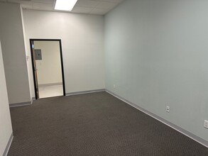 910 W San Marcos Blvd, San Marcos, CA à louer Photo intérieure– Image 2 sur 11
