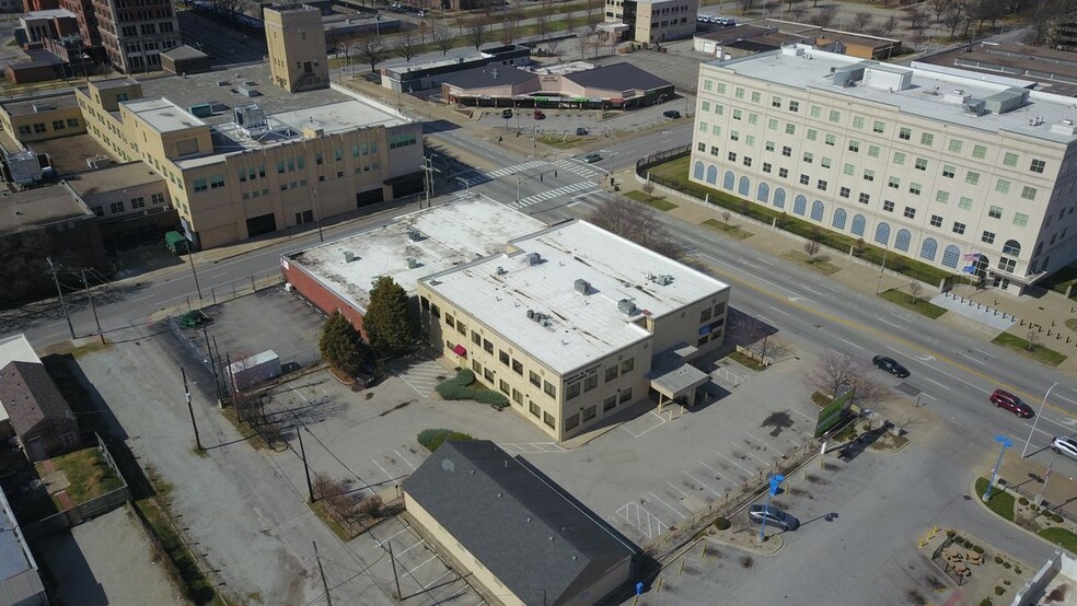 720 W Broadway, Louisville, KY à louer - Photo de l’immeuble – Image 2 sur 4
