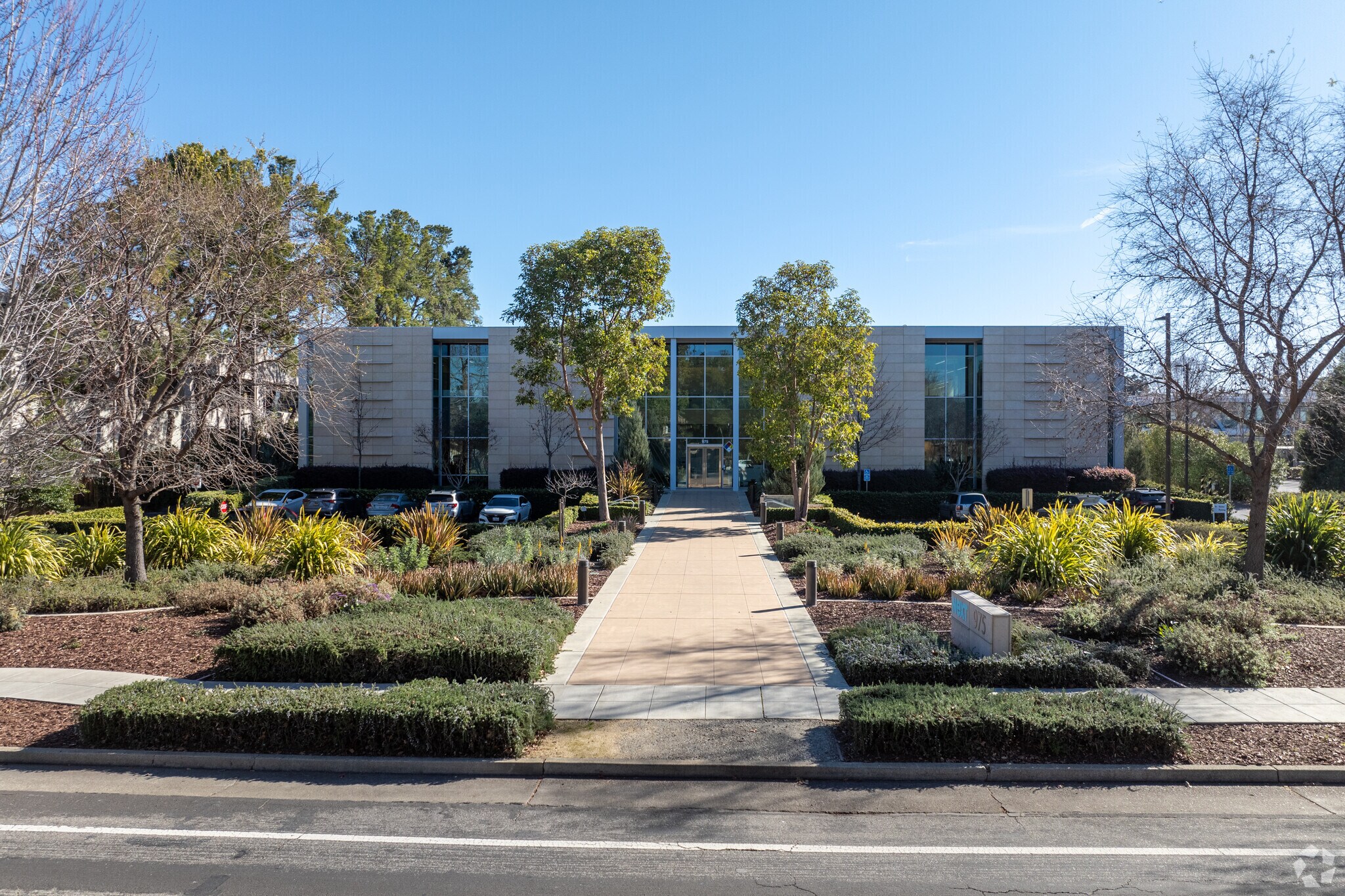 975 S California Ave, Palo Alto, CA à louer Photo principale– Image 1 sur 14