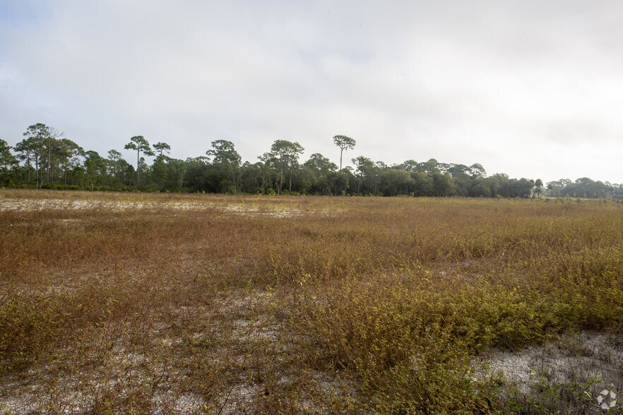 1090 Grand Venture Blvd, North Port, FL à louer - Photo principale – Image 1 sur 4