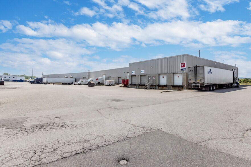 3260 Av Watt, Québec, QC à louer - Photo de l’immeuble – Image 3 sur 3