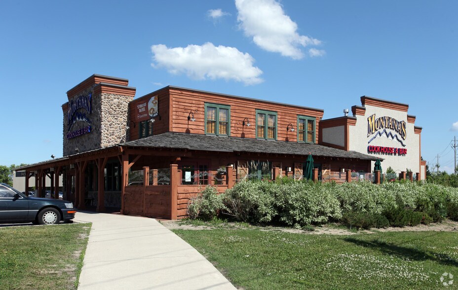 15 Skyway Ave, Toronto, ON à vendre - Photo principale – Image 1 sur 1