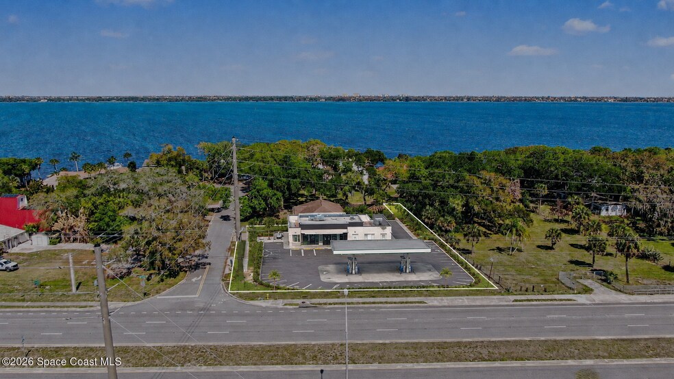 1435 Rose Ct, Melbourne, FL à vendre - Photo de l’immeuble – Image 3 sur 22