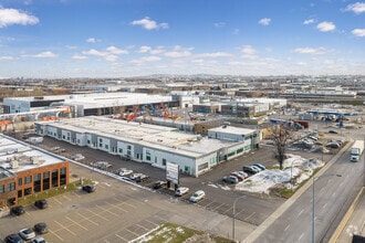 3195-3227 Boul Pitfield, Saint-Laurent, QC - VUE AÉRIENNE  vue de carte