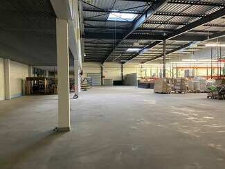 Plus de détails pour Local d'activités à louer