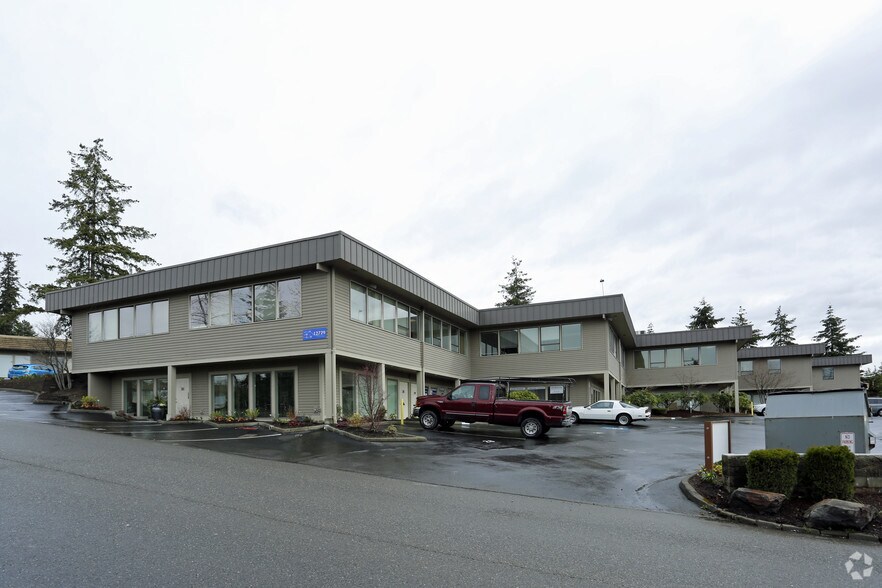 12729 Northup Way, Bellevue, WA à louer - Photo de l’immeuble – Image 2 sur 14