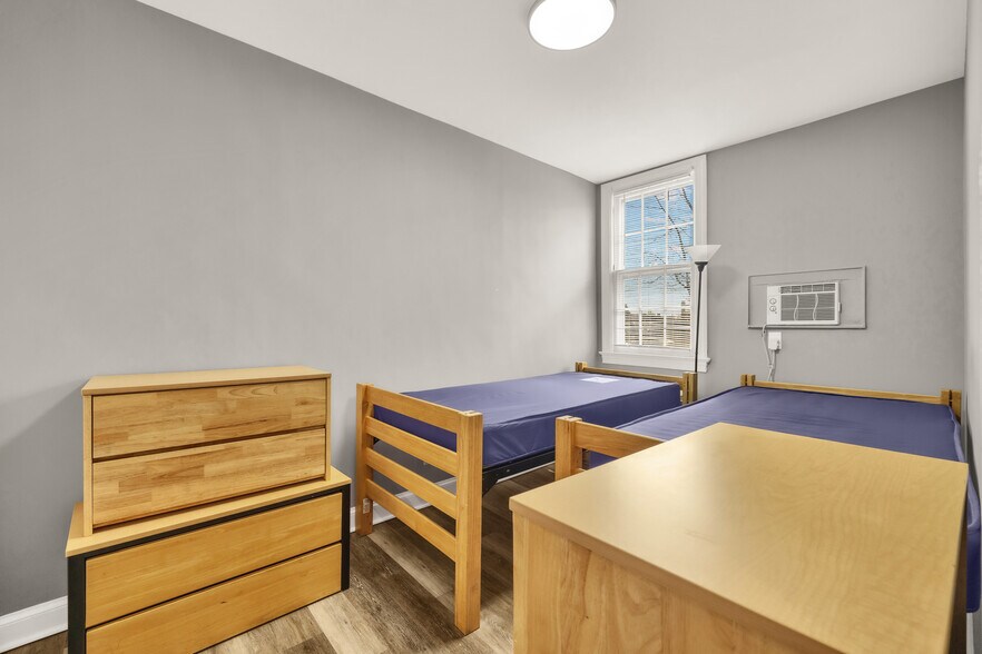 323 Maryland Ave NE, Washington, DC à vendre - Photo de l’immeuble – Image 2 sur 14