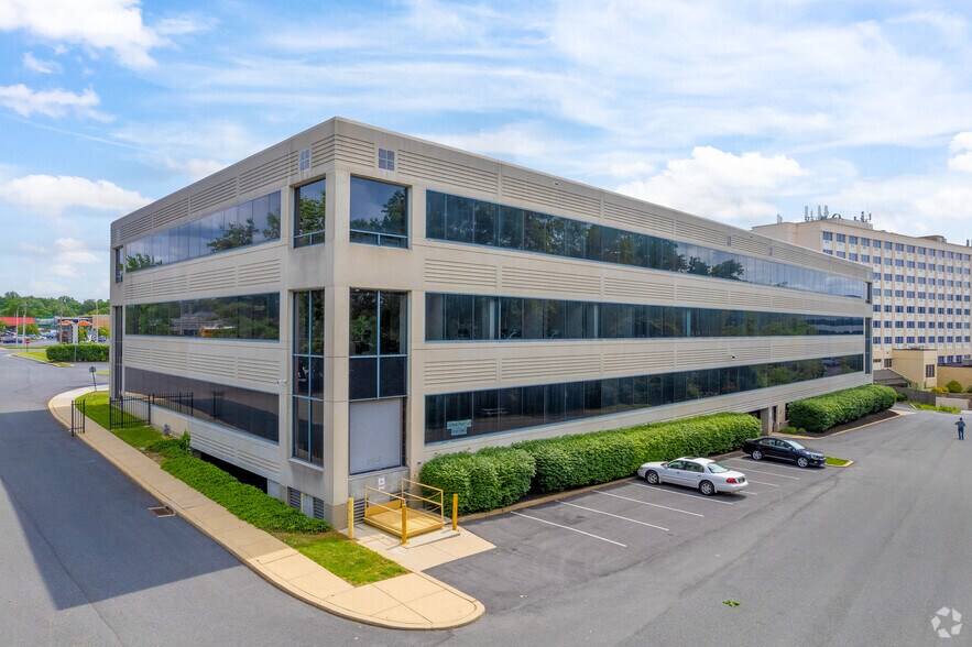 650 Naamans Rd, Claymont, DE à vendre - Photo de l’immeuble – Image 2 sur 28