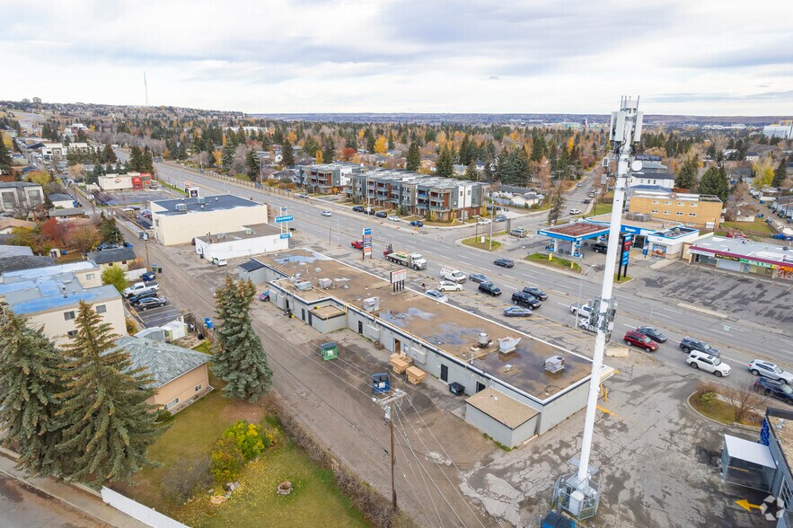 3819 Bow Trl SW, Calgary, AB à louer - Aérien – Image 3 sur 6