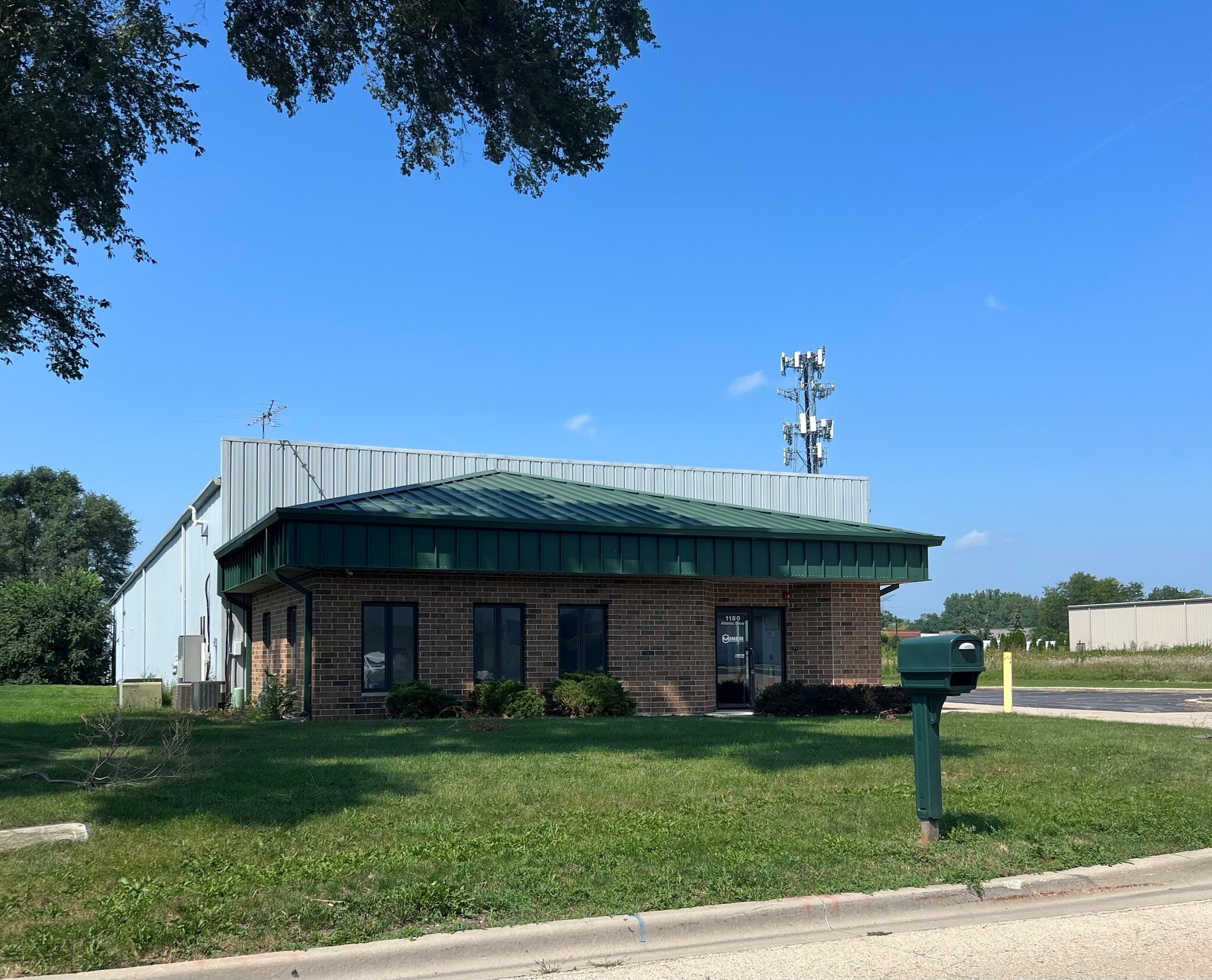 1180 Atlantic Dr, West Chicago, IL à louer Photo de l’immeuble– Image 1 sur 7