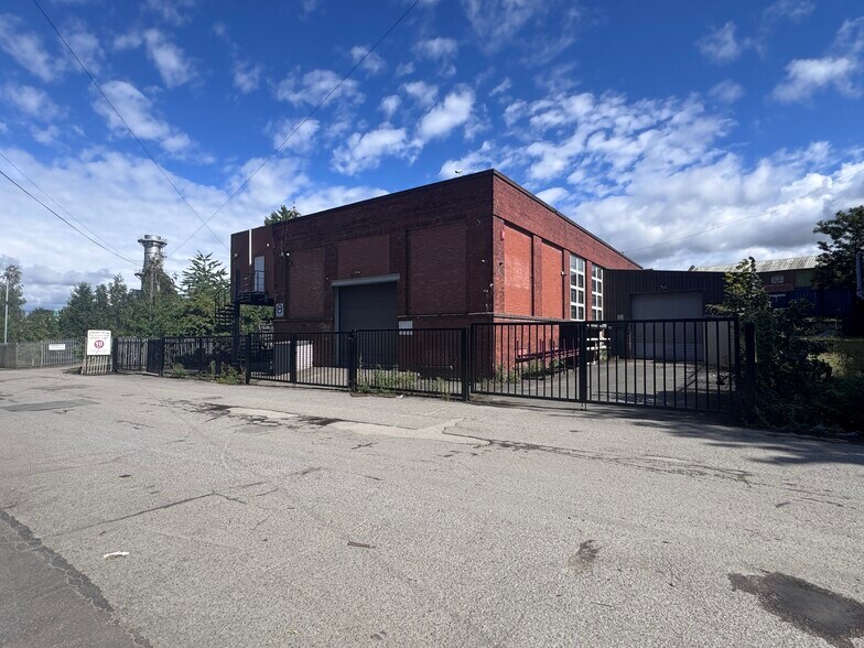 Calder Rd, Dewsbury à louer - Photo principale – Image 1 sur 1
