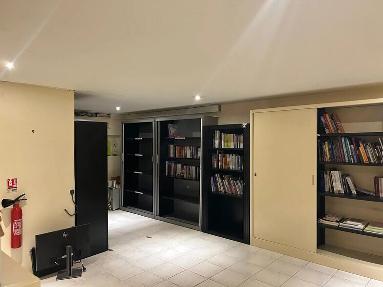 Local commercial dans Paris à louer - Photo de l’immeuble – Image 3 sur 4