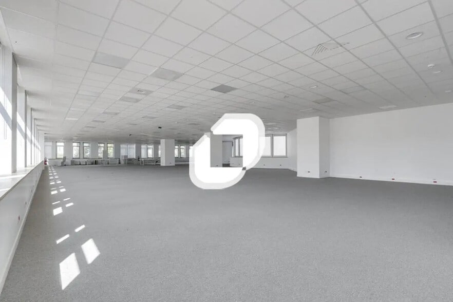 Bureau dans Noisy-le-Grand à louer - Photo de l’immeuble – Image 2 sur 14