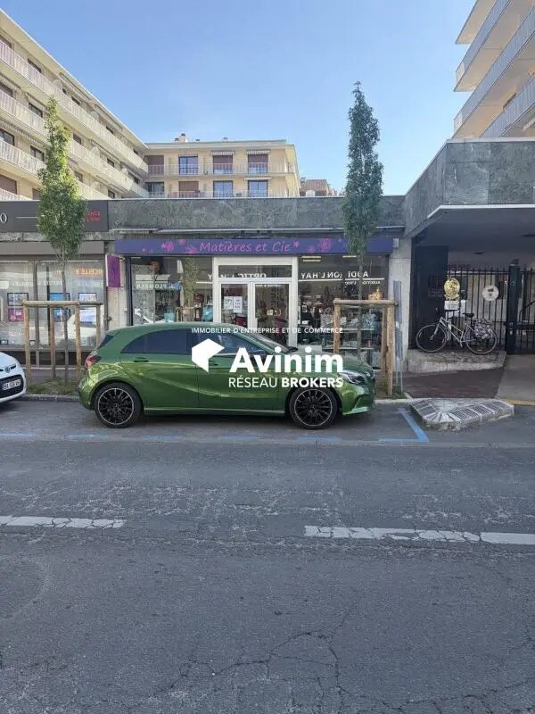 Local commercial dans L'HAY-LES-ROSES à louer Photo de l’immeuble– Image 1 sur 4