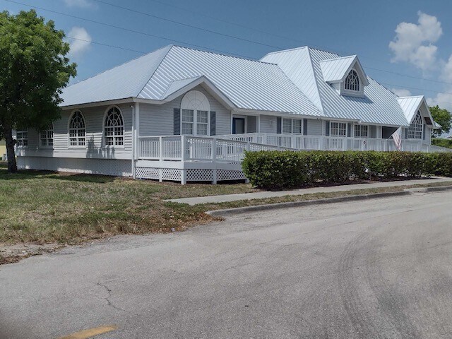 506 SW 47th Ter, Cape Coral, FL à vendre Photo de l’immeuble– Image 1 sur 25