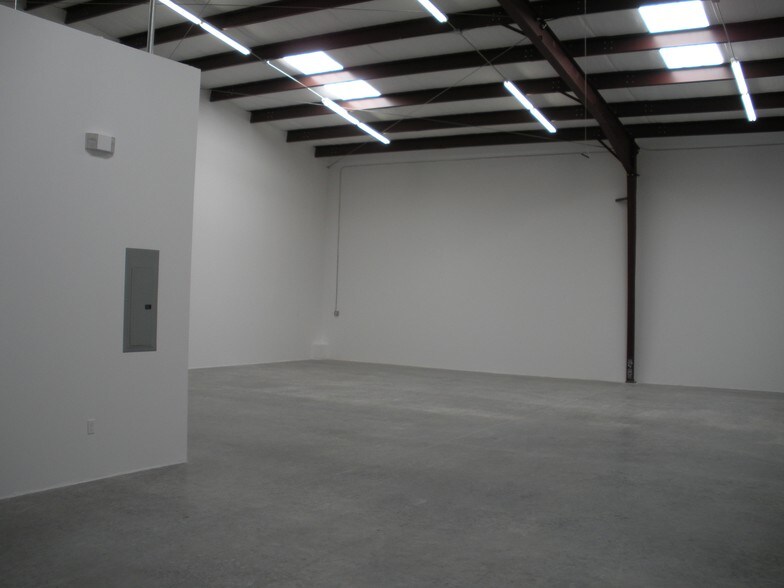 8416 S Breeze Dr, Houston, TX à louer - Photo de l’immeuble – Image 3 sur 5