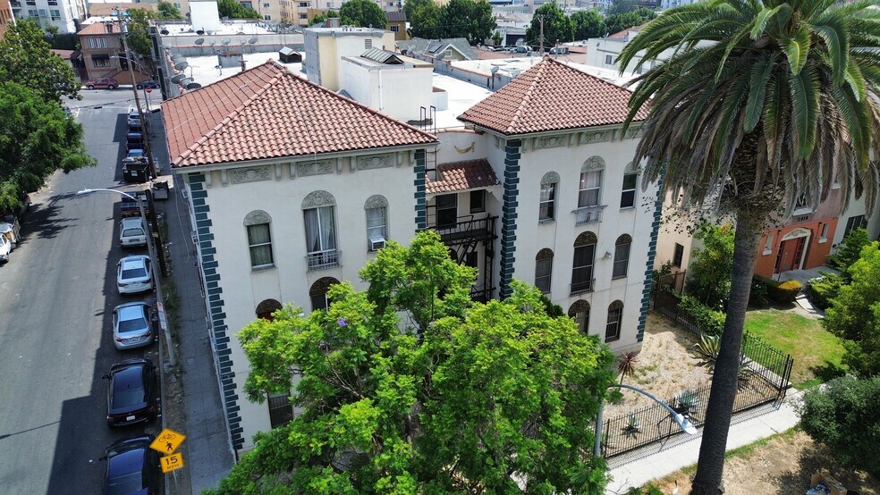 2910 Leeward Ave, Los Angeles, CA à vendre - Photo de l’immeuble – Image 2 sur 10