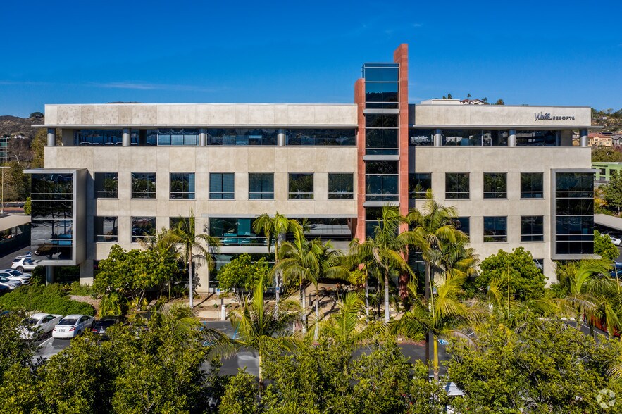 300 Rancheros Dr, San Marcos, CA à louer - Photo de l’immeuble – Image 3 sur 13