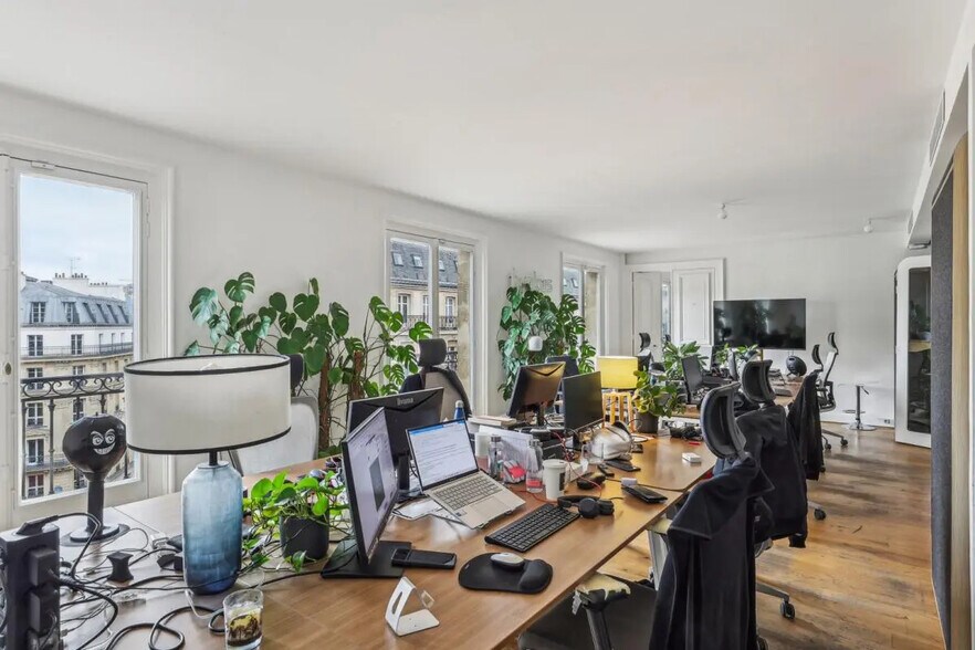 23 Rue Chauchat, Paris à louer - Photo de l’immeuble – Image 3 sur 10
