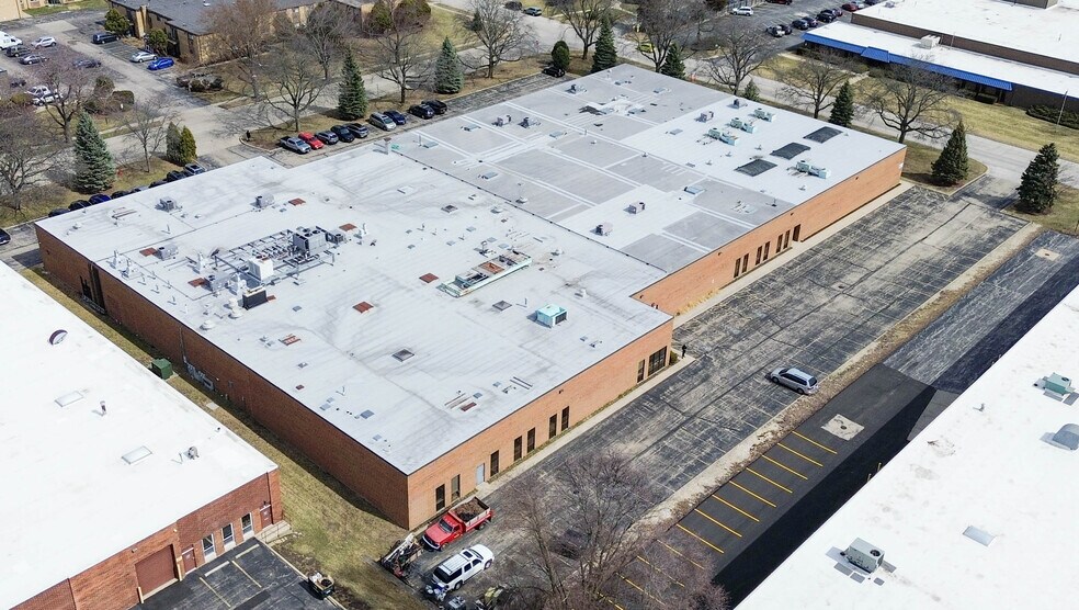 909 E Orchard St, Mundelein, IL à louer - Photo de l’immeuble – Image 1 sur 19