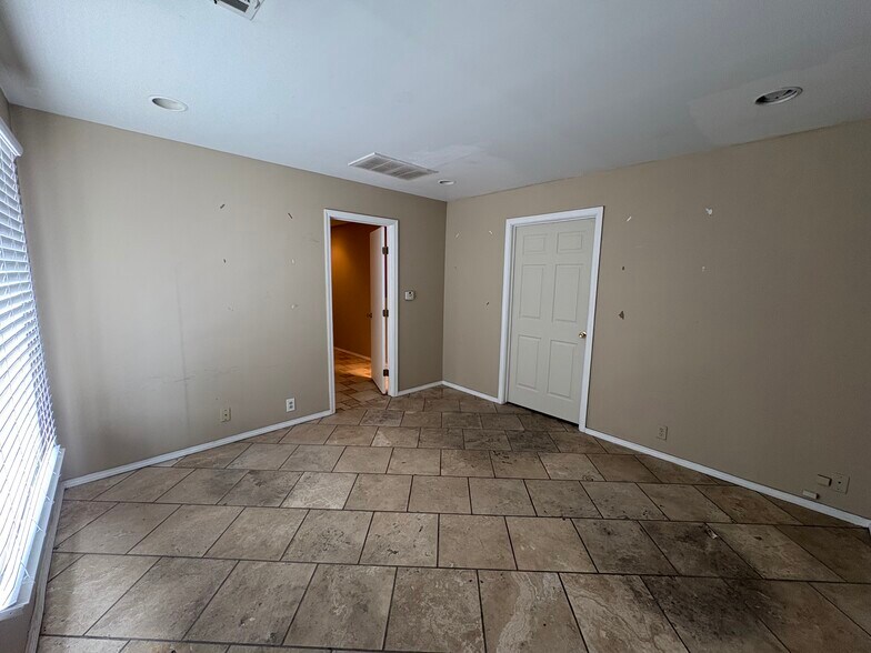 305 N Redbud Ave, Broken Arrow, OK à louer - Photo de l’immeuble – Image 2 sur 4
