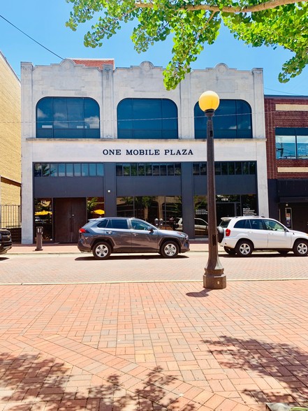 118 E Mobile St, Florence, AL à louer - Photo de l’immeuble – Image 1 sur 14