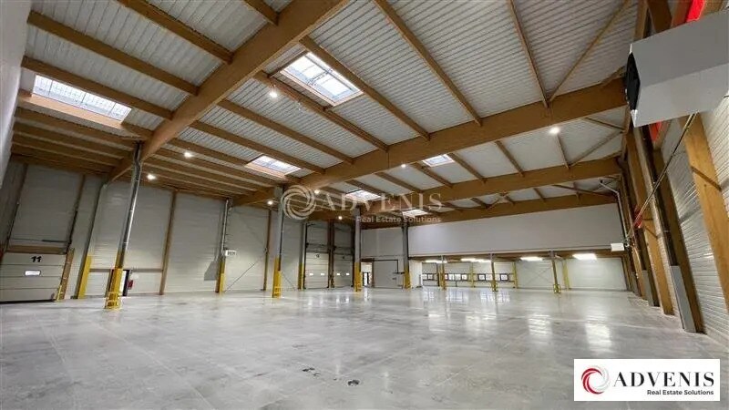 Local d’activités dans Brie-Comte-Robert à louer - Photo de l’immeuble – Image 3 sur 11