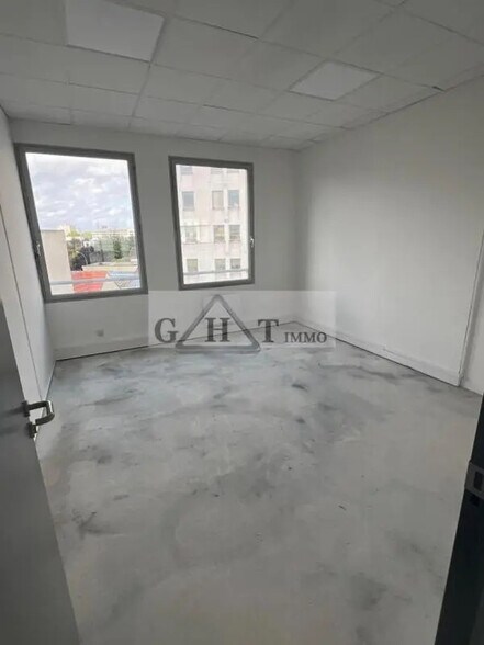 Bureau dans Saint-Ouen-sur-Seine à louer - Photo de l’immeuble – Image 3 sur 8