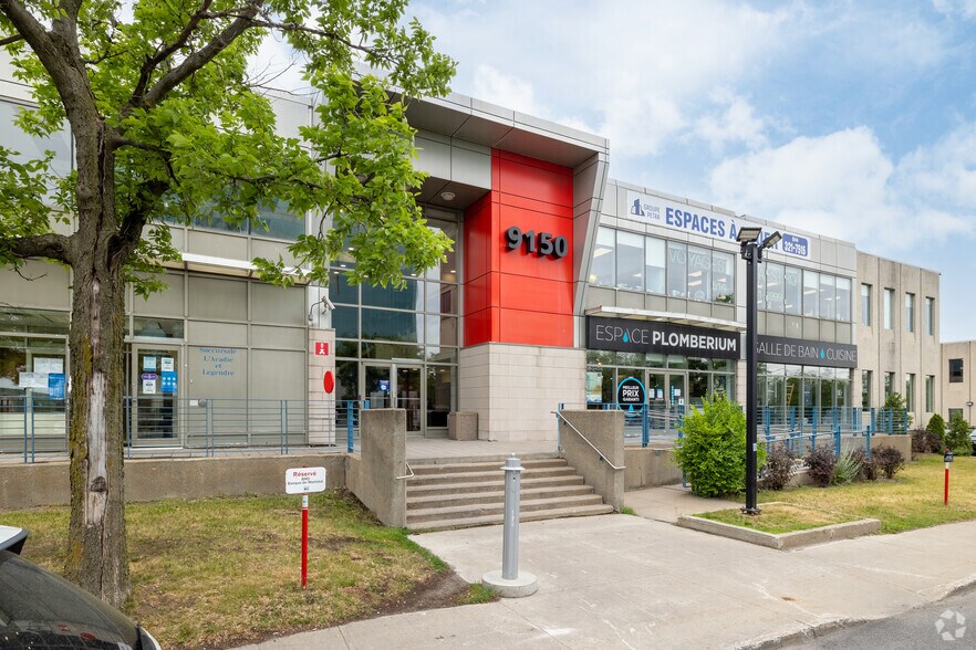 9150 Boul De L'acadie, Montréal, QC à louer - Photo de l’immeuble – Image 3 sur 4