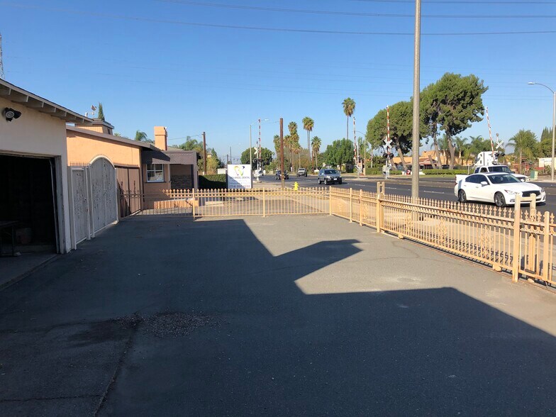1645 S Euclid St, Anaheim, CA à vendre - Photo de l’immeuble – Image 3 sur 15