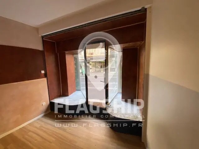 Local commercial dans Paris à louer - Photo de l’immeuble – Image 1 sur 9