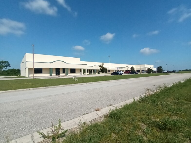 1750 Longleaf Blvd, Lake Wales, FL à louer - Photo de l’immeuble – Image 1 sur 5