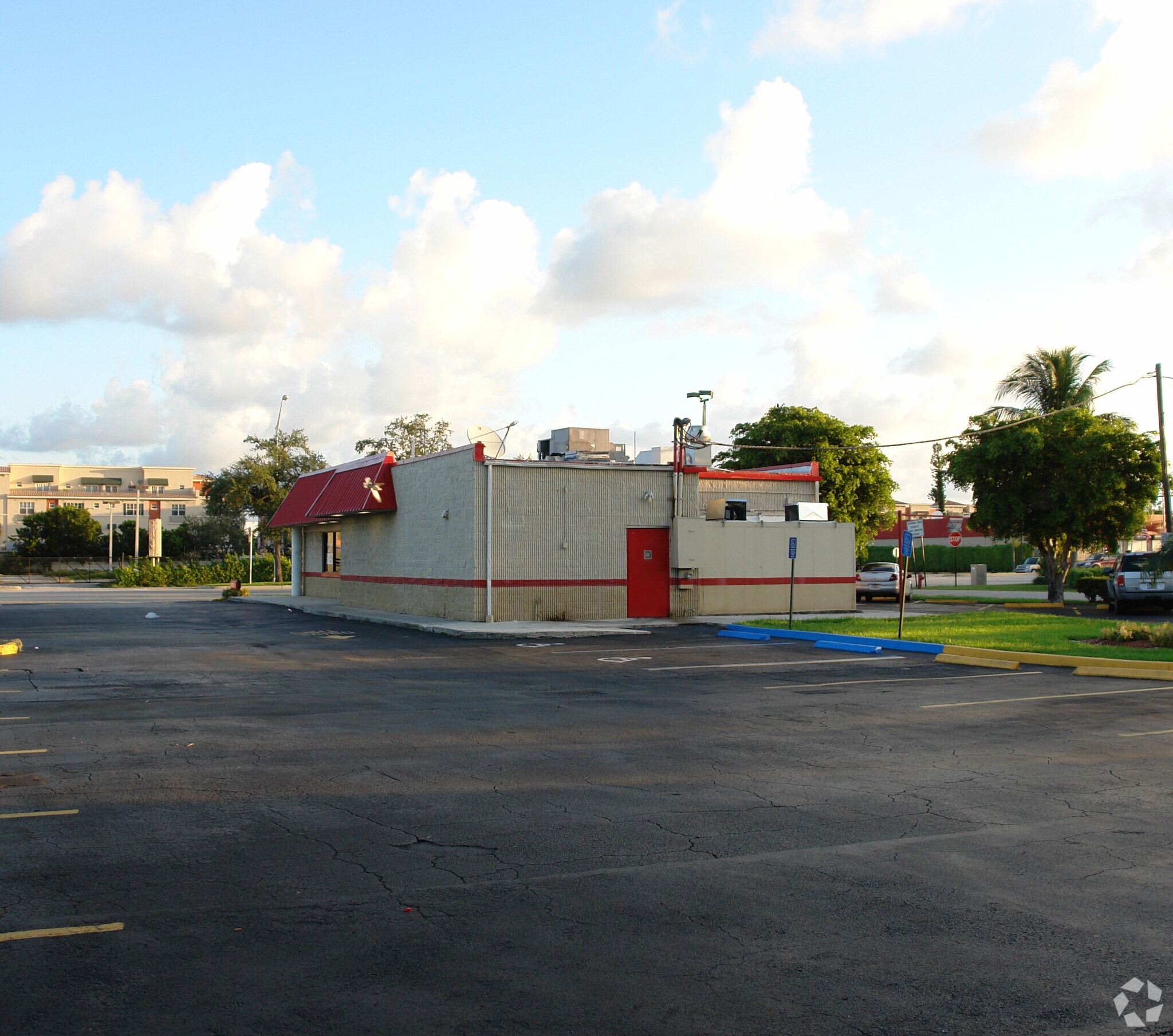 1720 E Sunrise Blvd, Fort Lauderdale, FL à louer Photo principale– Image 1 sur 4