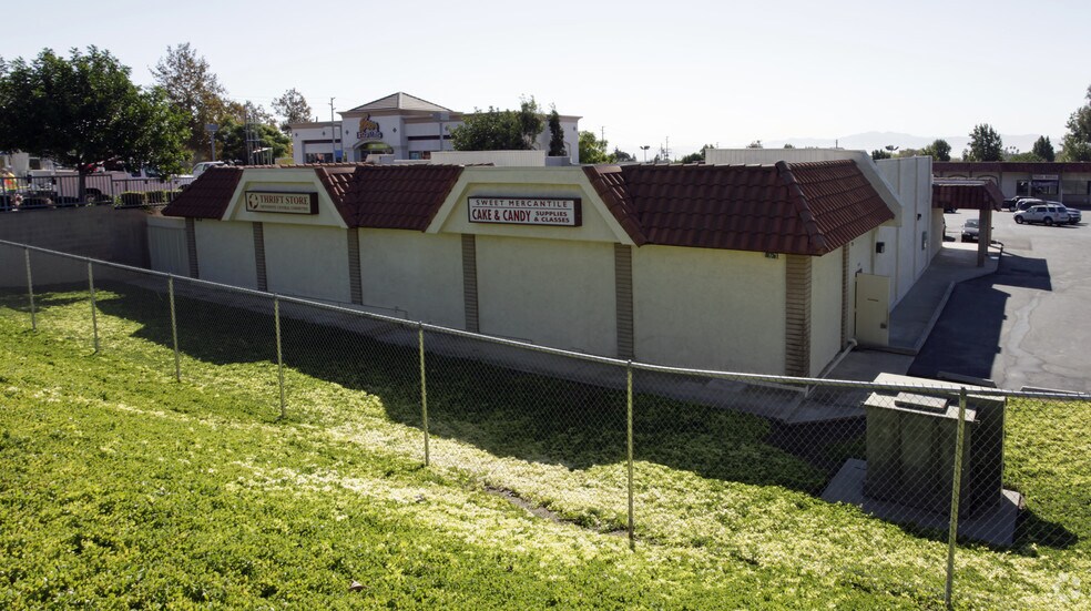 8673 Base Line Rd, Rancho Cucamonga, CA à vendre - Photo de l’immeuble – Image 1 sur 2