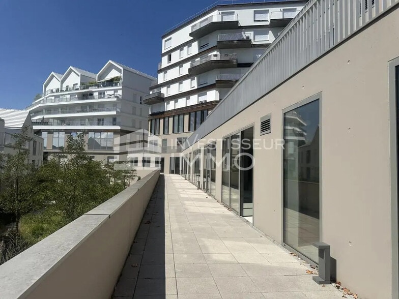 Bureau dans Avon à vendre - Photo de l’immeuble – Image 3 sur 5