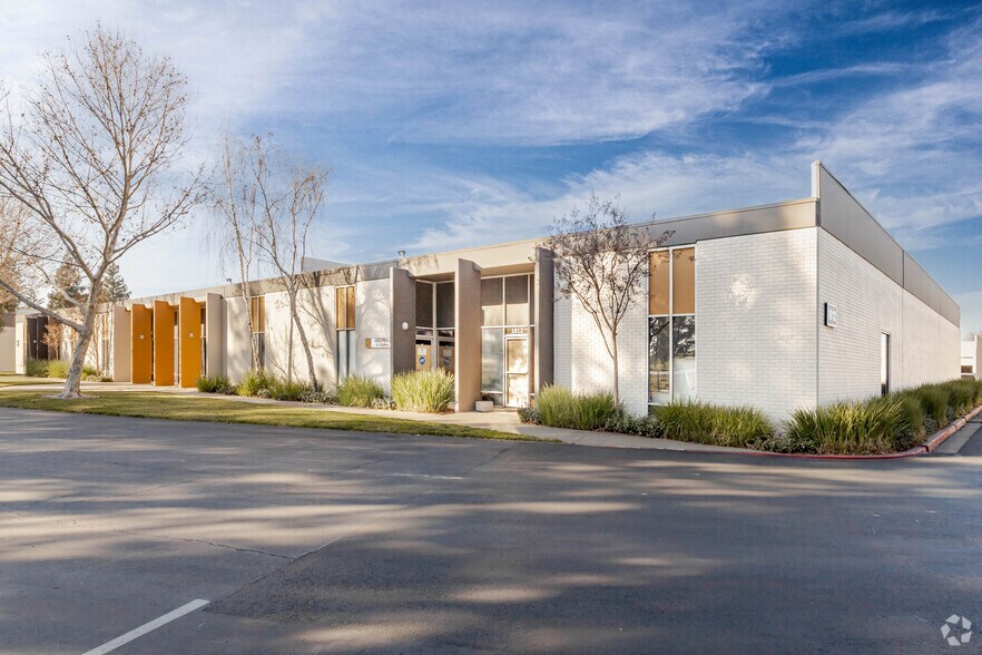 1804 Tribute Rd, Sacramento, CA à louer - Photo de l’immeuble – Image 1 sur 16