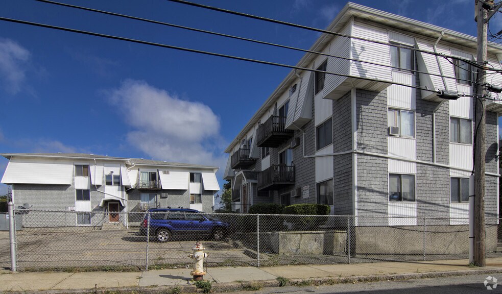 322 Flint St, Fall River, MA à vendre - Photo de l’immeuble – Image 3 sur 3