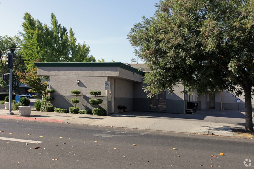 1321 I St, Modesto, CA à louer - Photo de l’immeuble – Image 3 sur 13