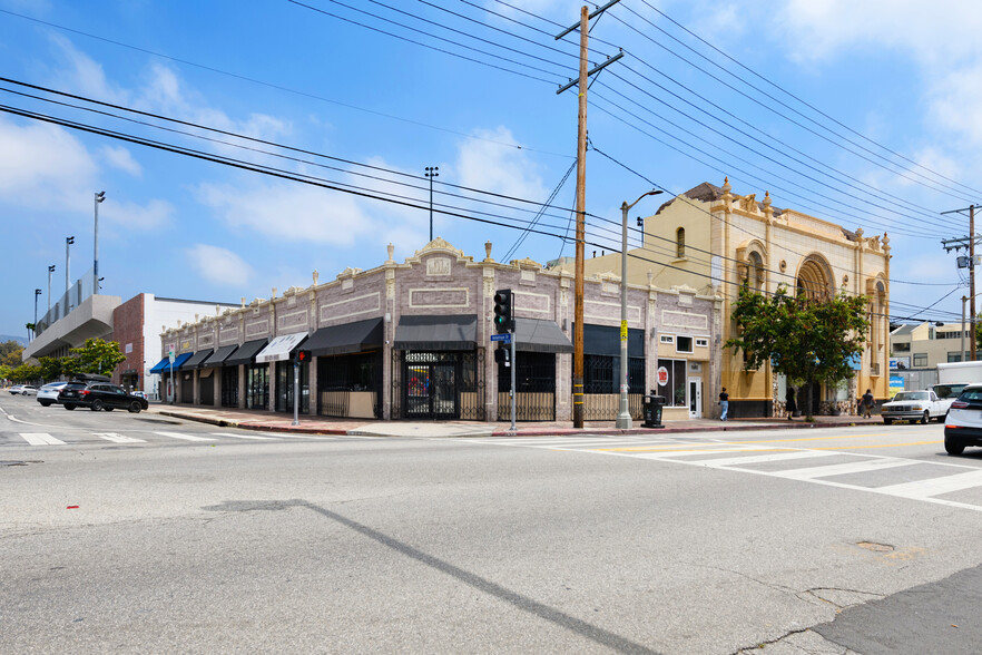 700 N Heliotrope Dr, Los Angeles, CA à louer - Photo de l’immeuble – Image 1 sur 4