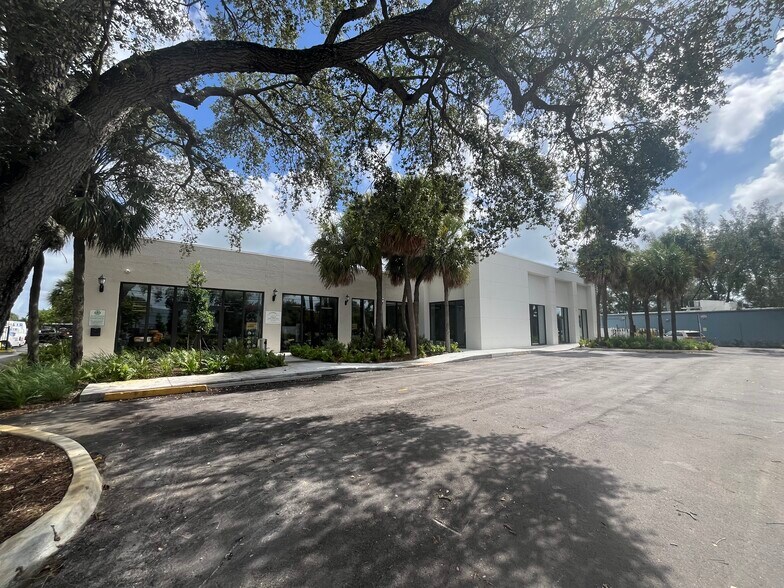 3705 W Commercial Blvd, Fort Lauderdale, FL à louer - Photo de l’immeuble – Image 2 sur 6
