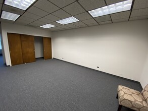9933 Lawler Ave, Skokie, IL à louer Photo intérieure– Image 2 sur 3